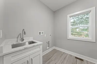 Laundry room - custom home in Tallmadge Ohio