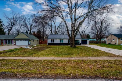 Exterior view - custom home in Twinsburg Ohio