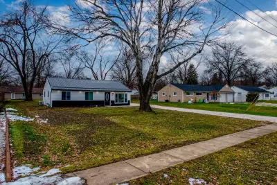 Exterior angle wide - custom home in Twinsburg Ohio