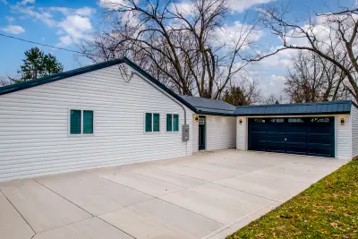 Side exterior and garage - custom home in Twinsburg Ohio